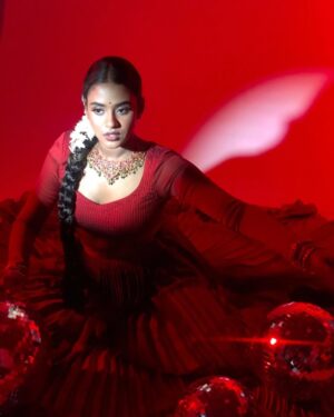 Oviya Santhakumar Instagram - April kinda dump ? 🧟‍♀️