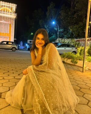 Oviya Santhakumar Instagram - Riyal Oviya 🧟‍♂️✨