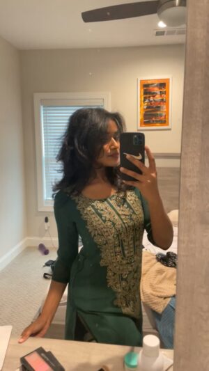 Oviya Santhakumar Instagram - Guys, my mom was actually surprised and I loved her reaction. 🦚🥰🎀🌹