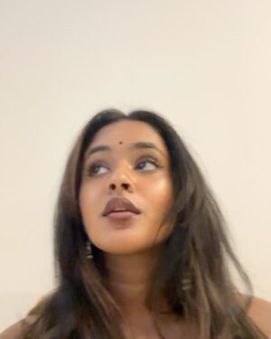 Oviya Santhakumar Instagram - Random shiii🍀