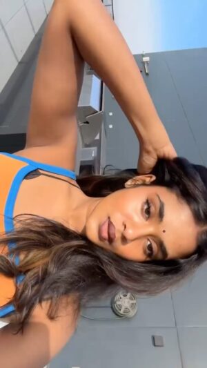 Oviya Santhakumar Instagram - Take this as your sign and go workout 😚