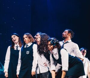 Paloma Moreno Instagram - El tour 🚐 
Gracias a todos los que han ido a vernos!!!
Se vienen más fechas para el Sur, Norte y Santiago.
Ha sido muy emocionante trabajar con amigos tan queridos y sentir el cariño que nos han entregado.
❤️❤️❤️❤️❤️❤️❤️❤️ 
Gracias por las fotos y video @piagarridovaillant