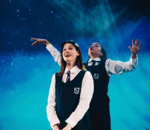 Paloma Moreno Instagram - El tour 🚐 
Gracias a todos los que han ido a vernos!!!
Se vienen más fechas para el Sur, Norte y Santiago.
Ha sido muy emocionante trabajar con amigos tan queridos y sentir el cariño que nos han entregado.
❤️❤️❤️❤️❤️❤️❤️❤️ 
Gracias por las fotos y video @piagarridovaillant
