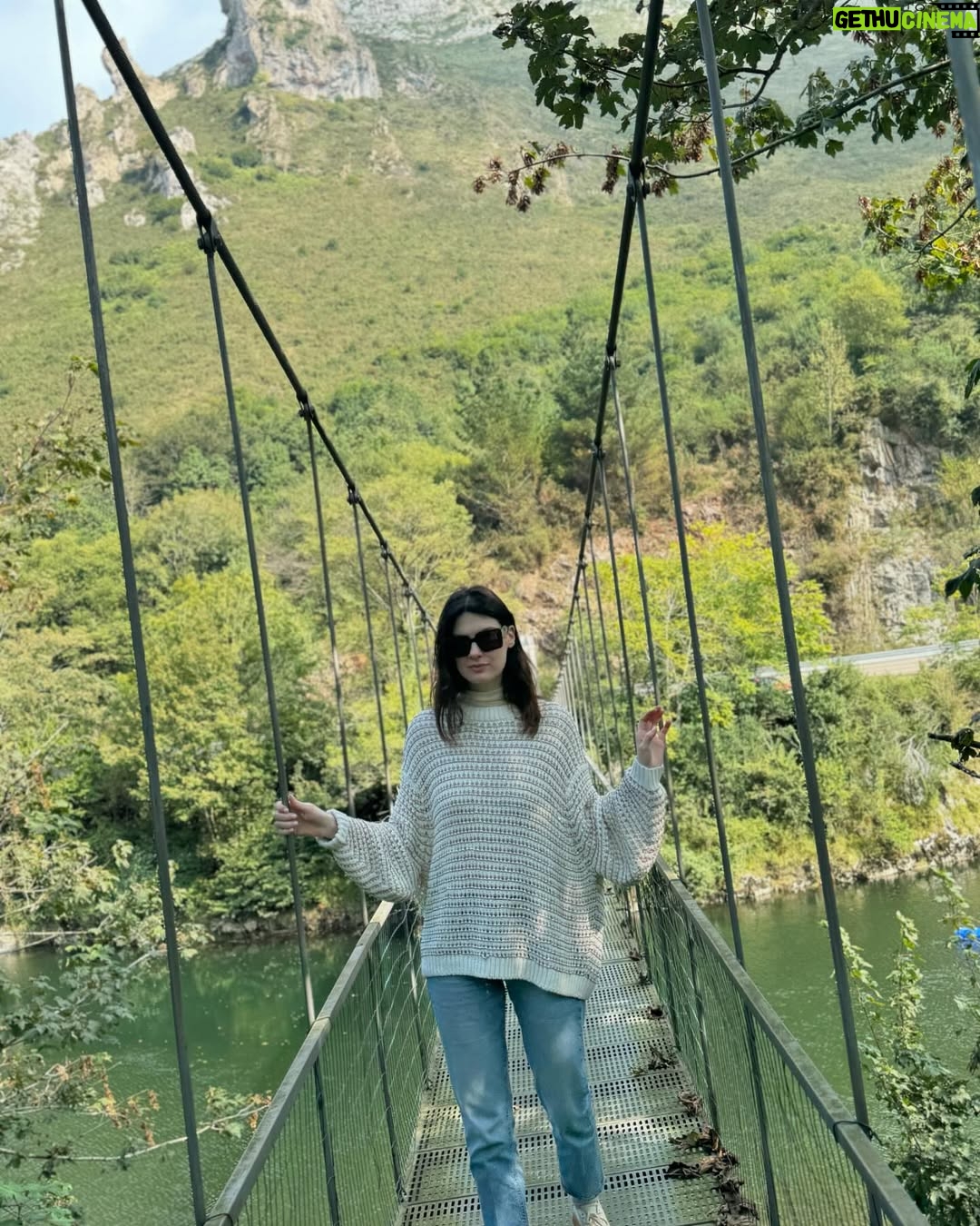 Paloma Moreno - 9.6K Likes - Estas fotos se titulan: Breves momentos en los que he parado de comer y tomar
š·š