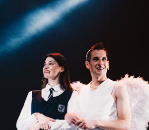 Paloma Moreno Instagram - El tour 🚐 
Gracias a todos los que han ido a vernos!!!
Se vienen más fechas para el Sur, Norte y Santiago.
Ha sido muy emocionante trabajar con amigos tan queridos y sentir el cariño que nos han entregado.
❤️❤️❤️❤️❤️❤️❤️❤️ 
Gracias por las fotos y video @piagarridovaillant