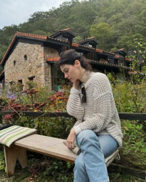 Paloma Moreno Instagram - Estas fotos se titulan: Breves momentos en los que he parado de comer y tomar 
🍷🍖