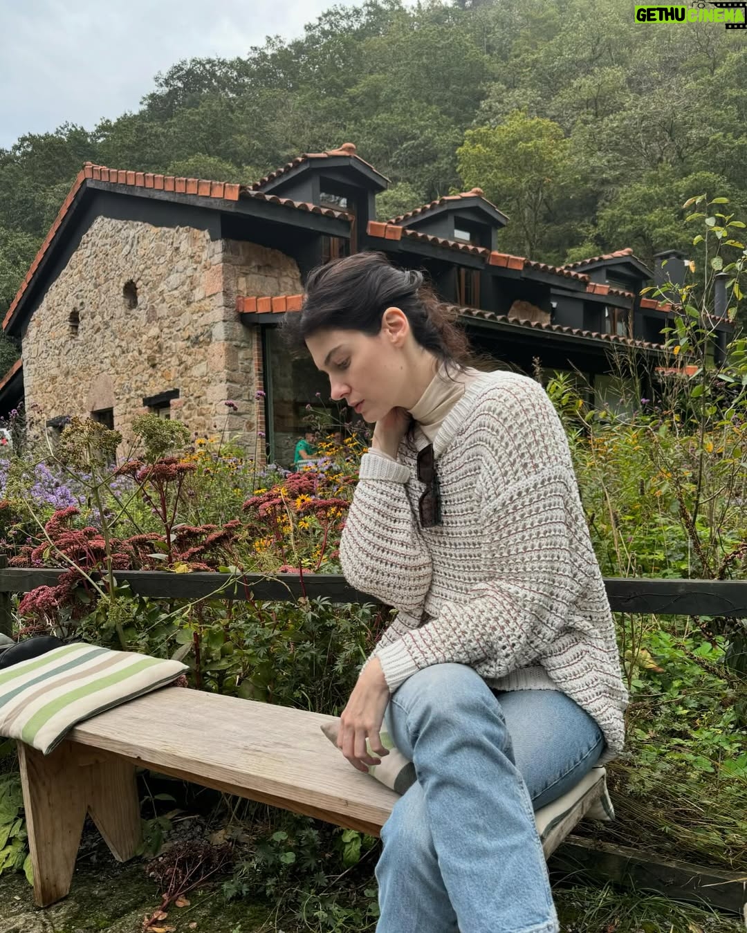 Paloma Moreno - 9.6K Likes - Estas fotos se titulan: Breves momentos en los que he parado de comer y tomar
š·š