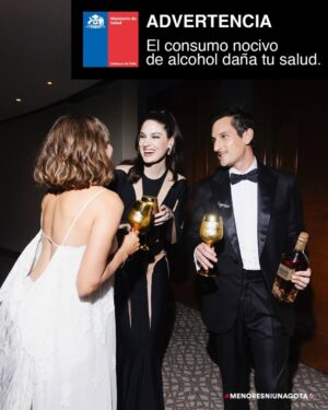 Paloma Moreno Instagram - Mi primera Gala de Viña, con una compañía inmejorable ✨ 
Gracias a este equipo de lujo!! 
Una fiesta con mi @mariaomegnaoficial  y @gaburzua 🖤✨
@johnniewalkerchile
@lofficielchile
Fotografía: @carlos.saav
Producción: @agencialaluz 
Vestido de @sarikarodrik
Diseñador: @muglerofficial
MUA: @polipico
Hair Stylist: @maria_paz_urra_
Joyas: @swarovski

#keepwalking #johnniewalker 
#menoresniunagota #publicidad