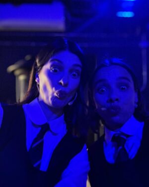 Paloma Moreno Instagram - Úuuuultimo día de uniforme 😅 
Hoy despedimos este proceso lleno de lugares preciosos, ataques de risa y amigos tan amados.
Por más con uds chiquillos! Los quiero!! ❤️❤️❤️ 
@danielaramirezactriz 
@nicoyarzun 
@fele.rojasd 
@mariaomegnaoficial 
@gaburzua 
@gabrielcanasg 
@baezaignacia