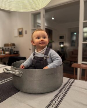 Paloma Moreno Instagram - Gracias 2024
Hubo trabajo, amigos, amor, viajes, y un sobrino listo para ser cocinado 🥰
Me encanta el año nuevo porque es un rito para renovar la esperanza. 
Para los que ha estado duro, fuerza y mucho cariño
Horizonte para uds! 🩵 Les dejo mi canción favorita del año