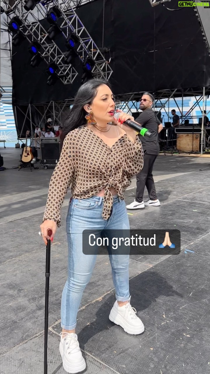 Pamela Cortes - 19.3K Likes - Vamos con toda la mejor energía a @elfestivalheat a cantar en vivo. Con los duros @jazzndive  @capitanferrer 🔥 Gracias @dianapmontes_ @masterchrismusic por esta linda invitación ❤️ @lospremiosheat  @losheat.tv #IAmBack #MalaHierba #PamelaCortes #FestivalHeat