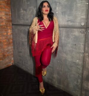 Pamela Cortes Instagram - Disimula, viene el que te gusta…🤣

#EsLoQueHay #ElFotografoSeFrustra #PedroNoMeOdies #YoMeLLamo #PamelaCortes

@pedrodiazj @ilemakeup  @itsjayhair @carolinaguirre32 @muajancoello @patttrujillom