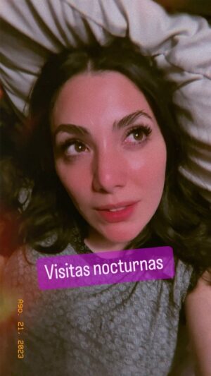 Pamela Cortes Instagram - Al llegar a casa, encuentro visitas en cama. 
Familia unida ❤️ con el corazón el calma y apasionado. Con ñeke y garra. Con risas y nostalgia. ¿Nos tenemos, para qué mas? ❤️ @david_armenio  #QueLaVidaNosAbraCaminos #MisGuayacosArmenios #QueElAmorNoSeAgote #YaTuSa #PamelaCortes #DavidHarutyunyan