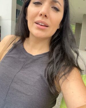 Pamela Cortes Instagram - Así comenzamos las vacaciones de Max 😅 En un super salto en sus clases, cayó mal sobre el pie y se fracturó. Pero aquí vamos con buena actitud 🔥¡A engreirlo mas!
#EsLoQueHay #NoSiempreSonDeCaucho #MiNiñoAguanton
