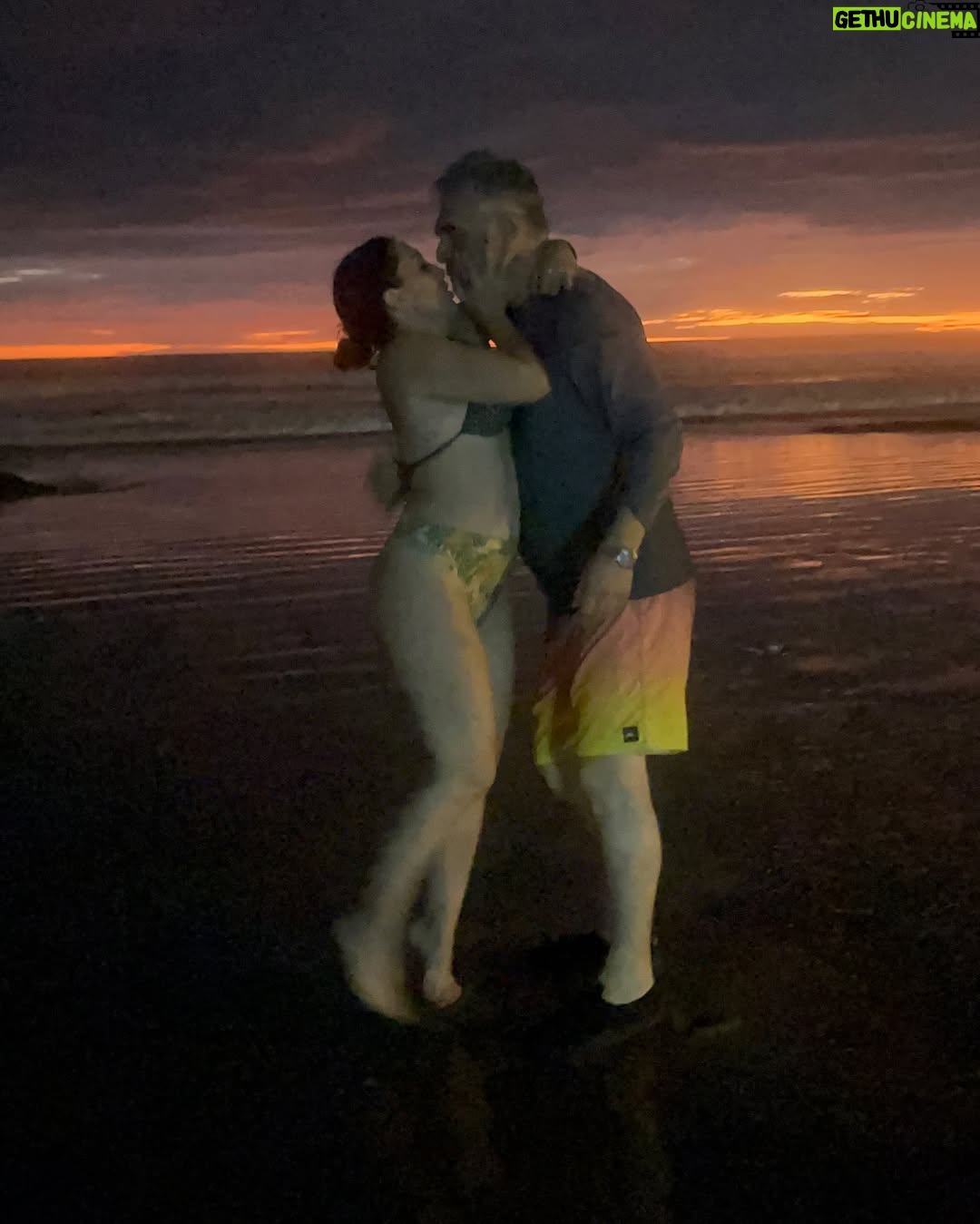 Pamela Cortes - 28.3K Likes - Volviendo al centro de todo. Recargando energía para este gran año. ¿Ya recargaste la tuya? #Ecuador #PamelaCortes #AmoMiPaís 

1. Me, Myself and I
2. Amor sin glamour
3. Mi cara con picada de medusa
4. Como siempre ❤️
5. Los Robados son los mejores
6. La chofer
7. Todo ❤️🌻
