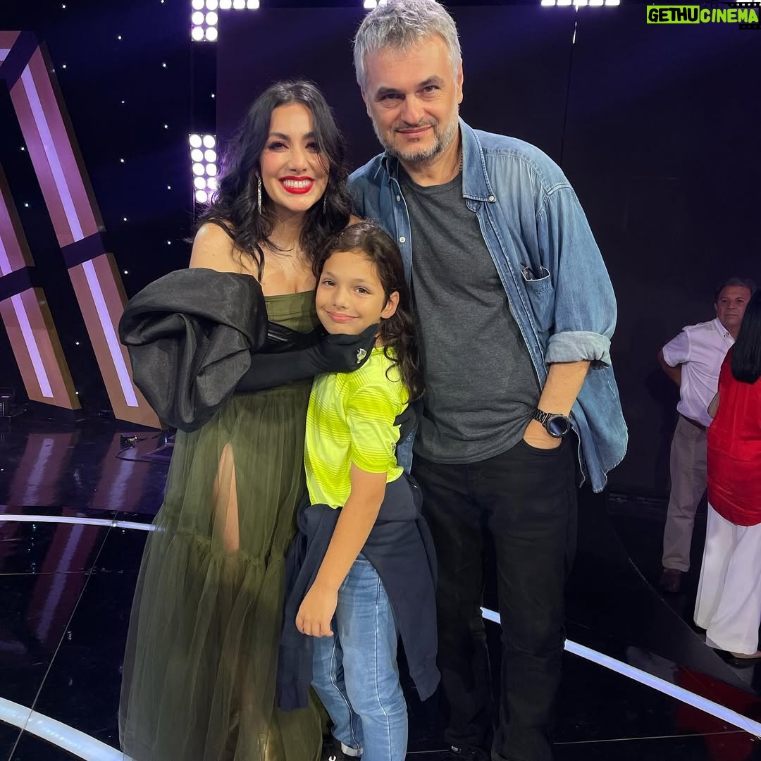 Pamela Cortes - 7K Likes - 1. Que nuestras raíces sean UNA SOLA. 
2.Que tus enojos sean para posar en mi foto. Nada mas.
3.Que el agua y la familia limpien tus angustias.
4. Que siempre seas tú. ❤️
5.Que nadie te falte.

Feliz cumpleaños mi novio de todas las vidas. ❤️ 
⭐️ Gracias por ser quien nos cubre con sus brazos, nos sostiene y cuenta las historias mas dulces al dormir. ❤️

@david_armenio 
#DavidHarutyunyan #MisArmeniosGuayacos #PamelaCortes #EsLoQueHay #EsComoDebeSer #FelizCumpleaños