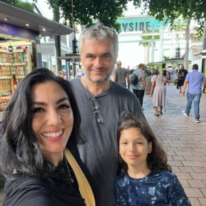 Pamela Cortes Instagram - La felicidad en su carita, no tiene precio.❤️Conocer un país nuevo, sabores, olores, colores. Que tu curiosidad y felicidad sean infinitos mi amor. Gracias por siempre acomodarte a nuestra movida agenda de trabajo o mis cambios de salud y por vivir con amor en los cambios de planes. Gracias Por ser tan dulce y dejarnos amarte. 
❤️ ❤️ 
Te amamos #Maxim @david_armenio 
#LaSorpresaDeLaDecada #RedondidoCayo #MisArmeniosGuayacos #PamelaCortes