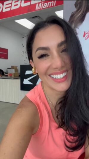 Pamela Cortes Instagram - Llegaron las mejores 48 horas para aprovechar las ofertas por el Prime Day de Amazon 🇺🇸 
Y qué mejor traerlo con el servicio de casillero de Deblex Ecuador 🇪🇨📦
.
.
.
#prime #primeday #amazon #importaciones #ofertas #deblex #comprasonline