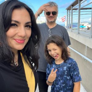 Pamela Cortes Instagram - La felicidad en su carita, no tiene precio.❤️Conocer un país nuevo, sabores, olores, colores. Que tu curiosidad y felicidad sean infinitos mi amor. Gracias por siempre acomodarte a nuestra movida agenda de trabajo o mis cambios de salud y por vivir con amor en los cambios de planes. Gracias Por ser tan dulce y dejarnos amarte. 
❤️ ❤️ 
Te amamos #Maxim @david_armenio 
#LaSorpresaDeLaDecada #RedondidoCayo #MisArmeniosGuayacos #PamelaCortes