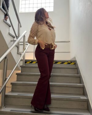 Pamela David Instagram - #lookdehoy @peuquejeans  gracias @rickiprensa por conectarnos  #stylist @anibransburg  y el acompañamiento de @marie_loweig todo el equipo de cada mañana es increíble #peinado @dipmiriam #makeup @sabryfossatty los accesorios … #cinturon & #bijou @almacendeparis ❤️