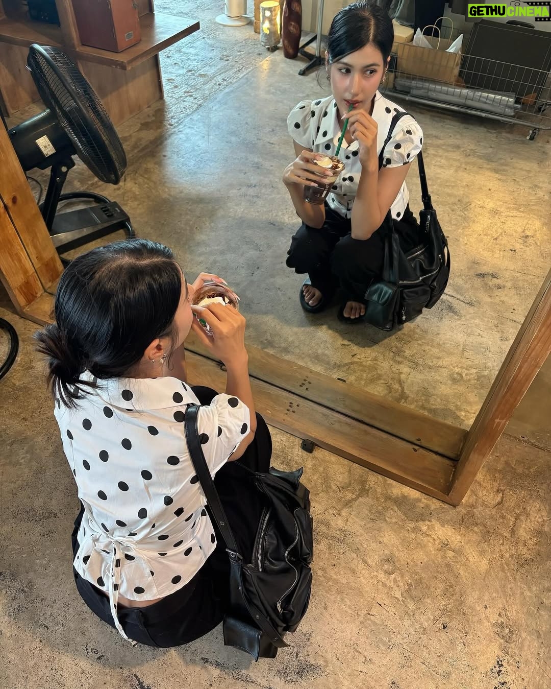 Paparwadee Chansamorn - 2.8K Likes - )̵̵̀ (̵̵́^ᴥ^)̵̵̀♡