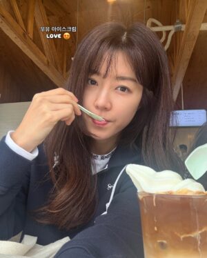 Park Han-byul Instagram - 툭하면 가는🍦