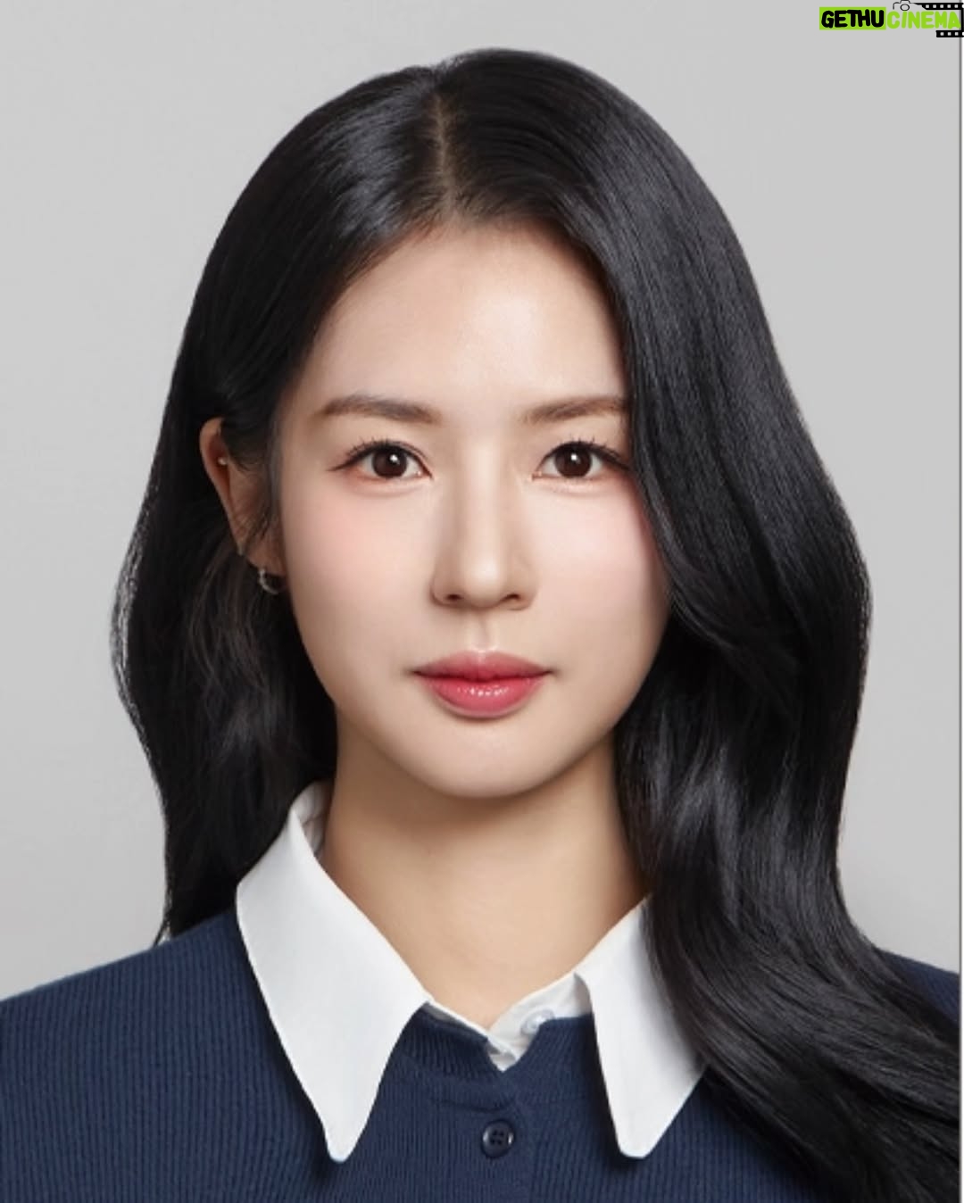 Park Ki-ryang - 6.7K Likes - 얼마만에 찍은 증명사진인지...ㅎㅎ 친한동생이 찍어줘서 웃음참기가 힘들었지만 금손이야 별아🥰🥰 @hanstar.kim
보너스 사진은 다음피드에😜