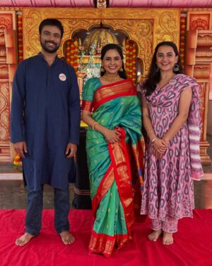 Parna Pethe Instagram - Promotions for आता थांबायचं नाय! 

Wearing ~
@cottonvillage by @swatithorat__ and @houseofaadyaa by @sayalee_marathe 🪄

photos by ~
@siddheshpurkar @skyagic 

💜

@aanandijoshi 🫂 
@dipti_barve_bhagwat 🤗
@ombhutkarmaghloob 🤝🏽

See you in theatres on the 1st of May!
