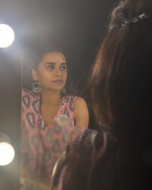 Parna Pethe Instagram - Promotions for आता थांबायचं नाय! 

Wearing ~
@cottonvillage by @swatithorat__ and @houseofaadyaa by @sayalee_marathe 🪄

photos by ~
@siddheshpurkar @skyagic 

💜

@aanandijoshi 🫂 
@dipti_barve_bhagwat 🤗
@ombhutkarmaghloob 🤝🏽

See you in theatres on the 1st of May!