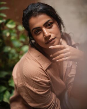 Parvathy Venkitaramanan Instagram - 🤎
.

.

@honeylang_makeup_artist 
@prasami_photography