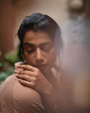 Parvathy Venkitaramanan Instagram - 🤎
.

.

@honeylang_makeup_artist 
@prasami_photography