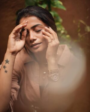 Parvathy Venkitaramanan Instagram - 🤎
.

.

@honeylang_makeup_artist 
@prasami_photography