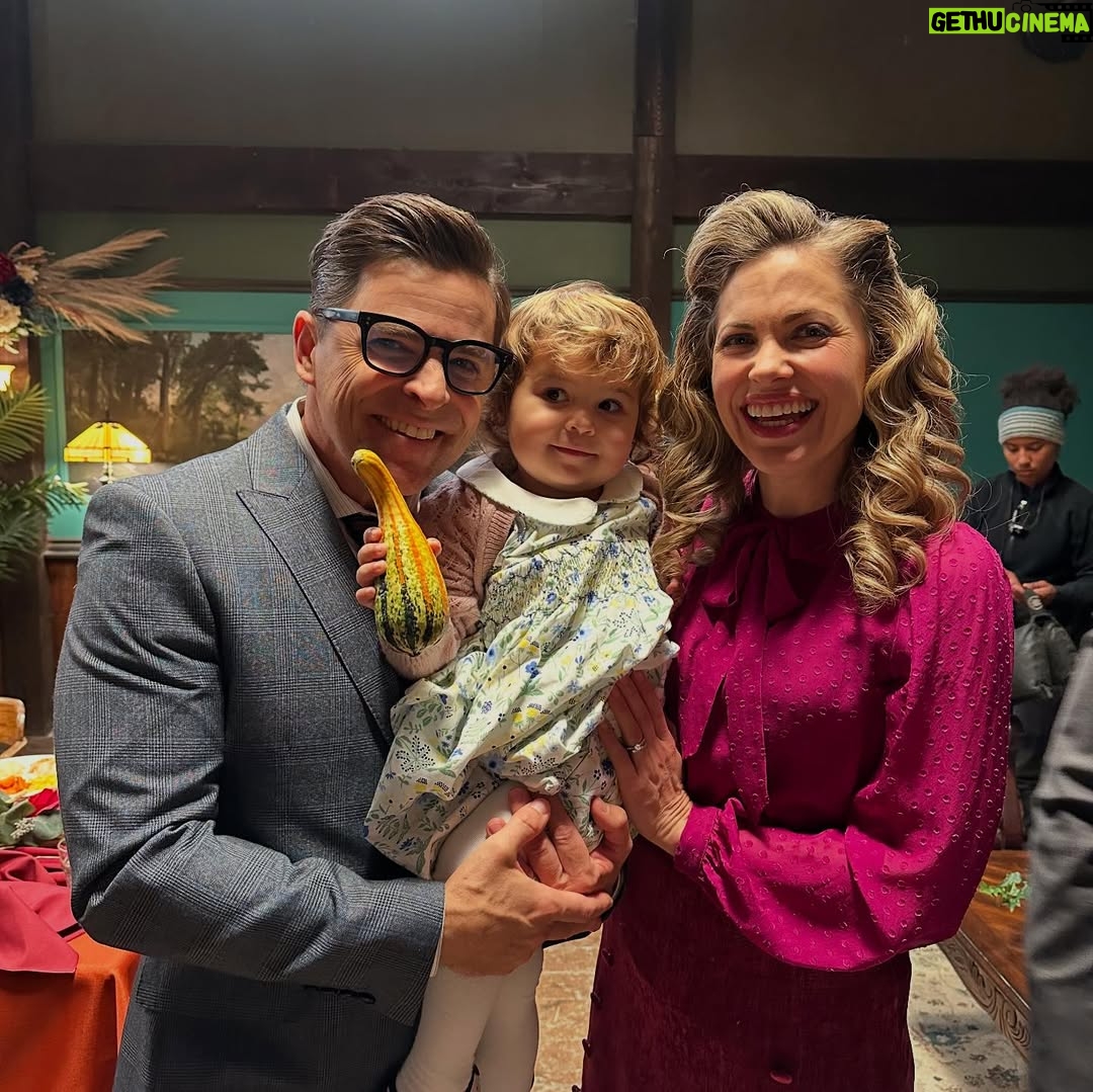 Pascale Hutton - 12.9K Likes - Always fun behind the scenes when Ellie’s on set!
#WCTH #season12