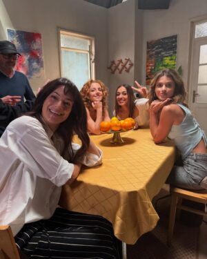 Paula Neves Instagram - As amigas ❤️
(Gravar festas de manhã, haja alegria!)