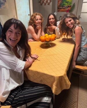 Paula Neves Instagram - As amigas ❤️
(Gravar festas de manhã, haja alegria!)