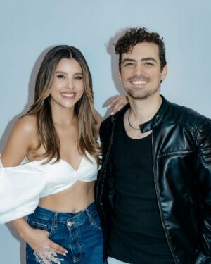 Paulina Goto Instagram - Nadie más, tiene el mapa de mi interior 🗺️💙

no podemos estar más felices de volver a cantar juntos en mi concierto en el Lunario el próximo sábado 5 de Abril 🥰 
¿Y si invitamos a @natdupeyron ?