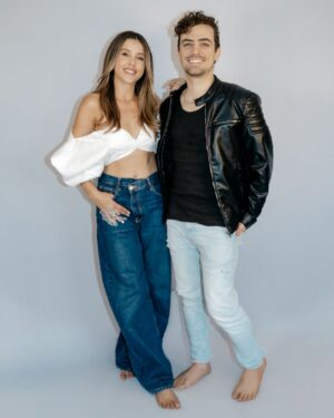 Paulina Goto Instagram - Nadie más, tiene el mapa de mi interior 🗺️💙

no podemos estar más felices de volver a cantar juntos en mi concierto en el Lunario el próximo sábado 5 de Abril 🥰 
¿Y si invitamos a @natdupeyron ?