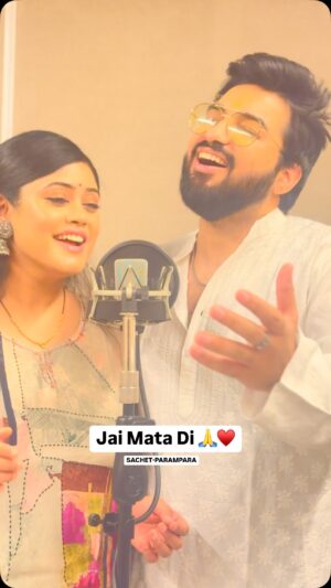 Payal Dev Instagram - Chola Maa Tera Chola ♥️ #OUTNOW
MataRani Ka Aashirwad Hum Sab Par Sadaiv Bana Rahe 🙏
♥️

Music - @payaldevofficial 
lyrics - @manojmuntashir 

#tseries @tseries.official #BhushanKumar @paramparatandonofficial @sachetparamparaofficial @payaldevofficial @adityadevmusic @manojmuntashir @lovesh_nagar @krishnajoshi1507 @tanishqshah_official chehaljyotika @neelammuntashir @abhaybalkawade @official_mmentertainment @rajchanana