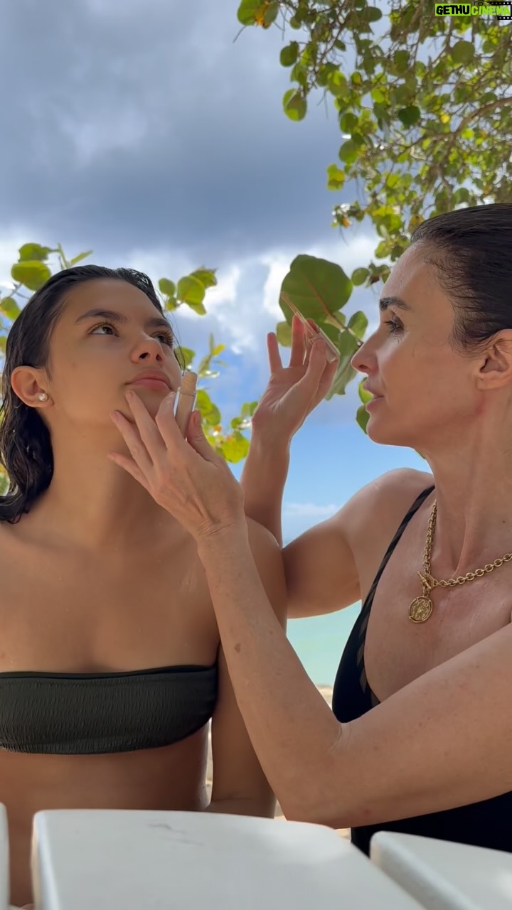 Paz Vega - 5.7K Likes - Cuando el juego se convierte en ritual ✨ Mi cómplice 💫
#AmorDePlaya 🌊