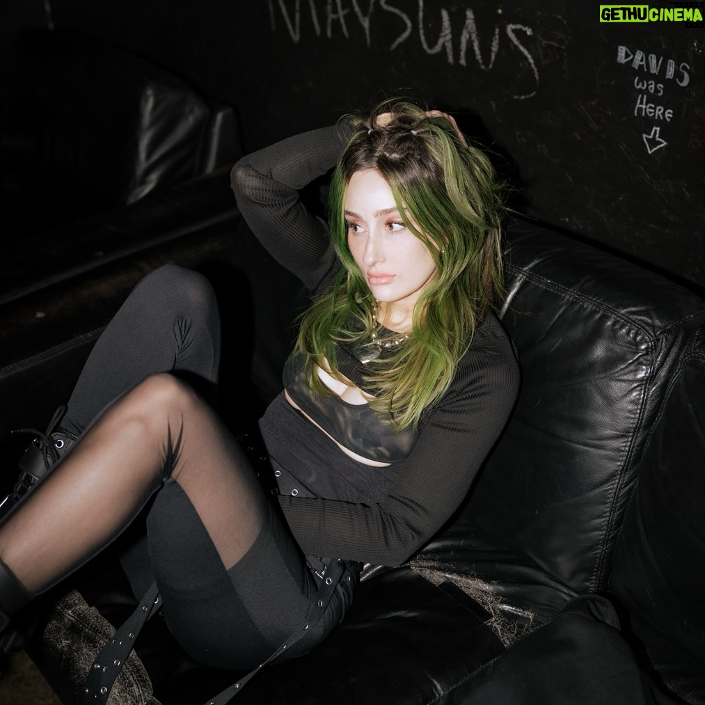 Phem - 2.5K Likes - dc —> u already know —> we shared a moment 💚 that we’ll remember 4evr —> NY TONIGHT LFG
