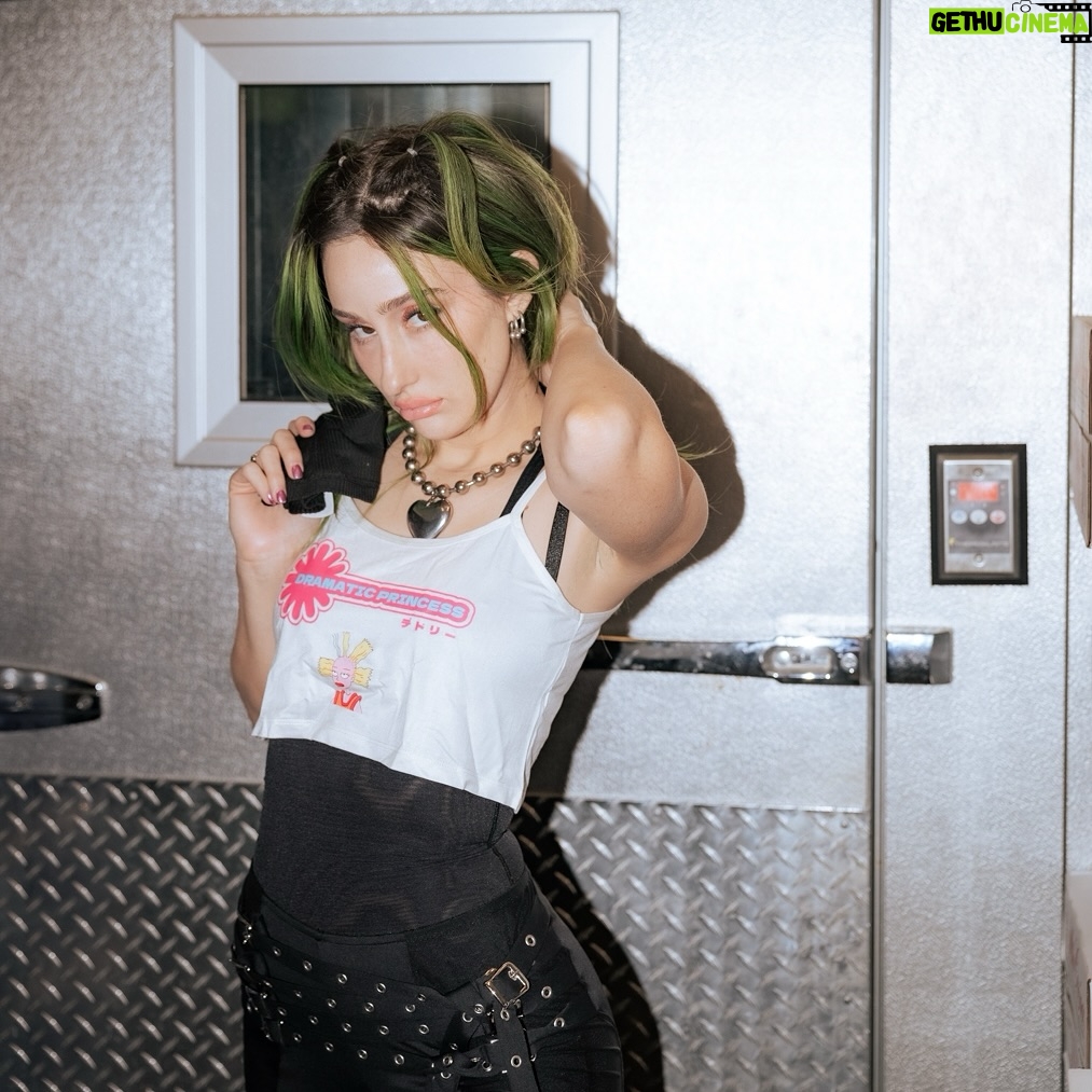 Phem - 2.5K Likes - dc —> u already know —> we shared a moment 💚 that we’ll remember 4evr —> NY TONIGHT LFG