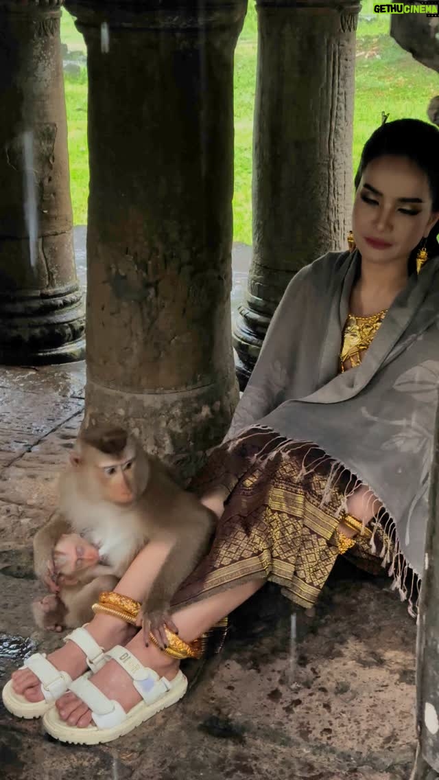 Pich Sophea - 7K Likes - អោយមើលឈុតក្រៅបទចម្រៀងមុន