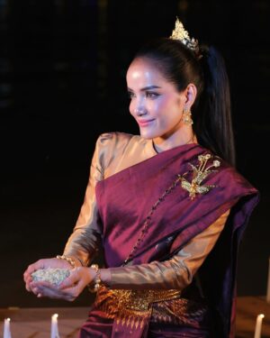 Pich Sophea Instagram - ព្រះរាជពិធីបុណ្យអុំទូក បណ្តែតប្រទីប និងសំពះព្រះខែ អកអំបុក