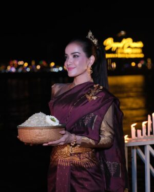 Pich Sophea Instagram - ព្រះរាជពិធីបុណ្យអុំទូក បណ្តែតប្រទីប និងសំពះព្រះខែ អកអំបុក