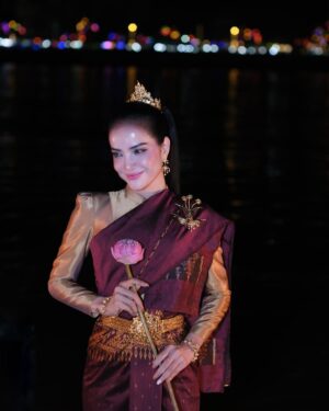 Pich Sophea Instagram - ព្រះរាជពិធីបុណ្យអុំទូក បណ្តែតប្រទីប និងសំពះព្រះខែ អកអំបុក