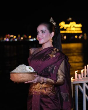 Pich Sophea Instagram - ព្រះរាជពិធីបុណ្យអុំទូក បណ្តែតប្រទីប និងសំពះព្រះខែ អកអំបុក