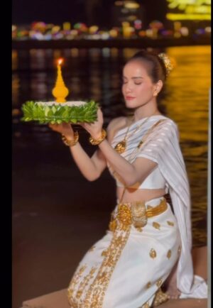 Pich Sophea Instagram - ព្រះរាជពិធីបុណ្យអុំទូក បណ្តែតប្រទីប និងសំពះព្រះខែ អកអំបុក
@sopheaknano_makeup