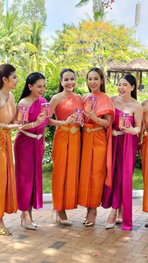 Pich Sophea Instagram - ការងារដែលសប្បាយជុំជើងគ្នាល្អណាស់💜🧡🩷 @meassoksophea_official @chan_keo_nimol @sokunnisa
#HSO
