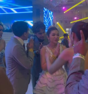 Pich Sophea Instagram - ថ្ងៃសិរីមង្គលអាពាហ៍ពិពាហ៍ក្មួយប្រុស ក្មួយស្រី មីងសូមជូនពរក្មួយទាំងពីរមានសុភមង្គល និងចេះស្រឡាញ់ ថែរក្សាគ្នាបែបនេះជារៀងរហូត💜 ក្មួយទាំងពីរសុទ្ធតែជាក្មេងល្អ គំរូល្អ🥰
(រូបភាពយប់មិញ)