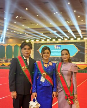Pich Sophea Instagram - ថ្ងៃដ៏វិសេសវិសាល ទទួលបាននូវគ្រឿងឥស្សរិយយស ព្រះរាជាណាចក្រកម្ពុជា ថ្នាក់ មហាសេរីវឌ្ឍន៍ ក្រោមអធិបតីភាព សម្ដេច មហាបវរធិបតី ហ៊ុន ម៉ាណែត និង លោកជំទាវបណ្ឌិត ពេជ ចន្ទមុន្នី ហ៊ុនម៉ាណែត
🇰🇭
@chhornsovannareach @chan_keo_nimol